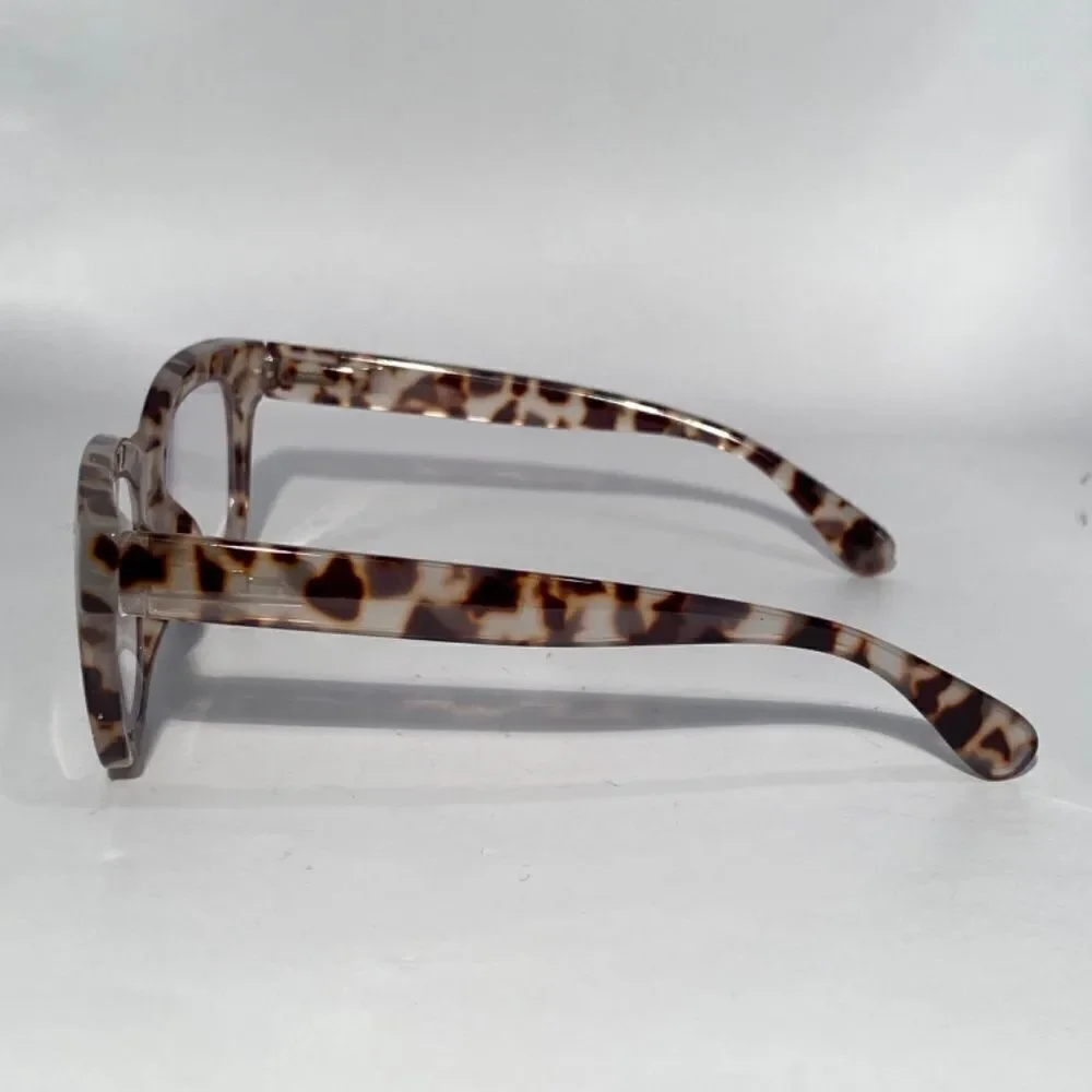 1389 Mona Oversize Reading Glasses 1.50 Readers Light Tortoise Frames NWT